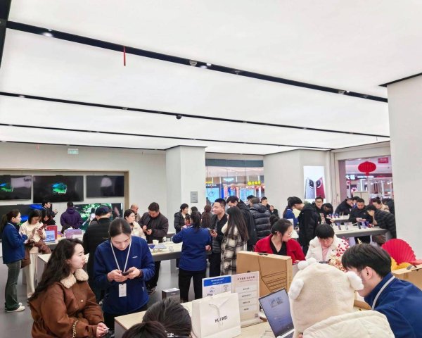 东程配资 经济观察丨一季度社消零同比增长5.2%：刚柔并济四川打开消费“万花筒”