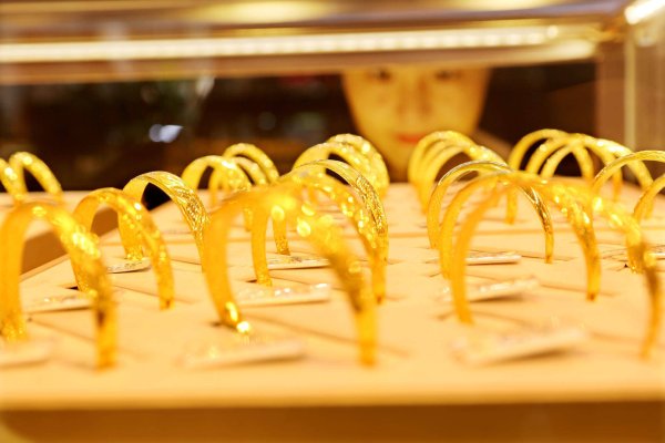 融易富 有人贷款17万买黄金盈余过万，专家提醒系高风险行为，律师称涉嫌违约